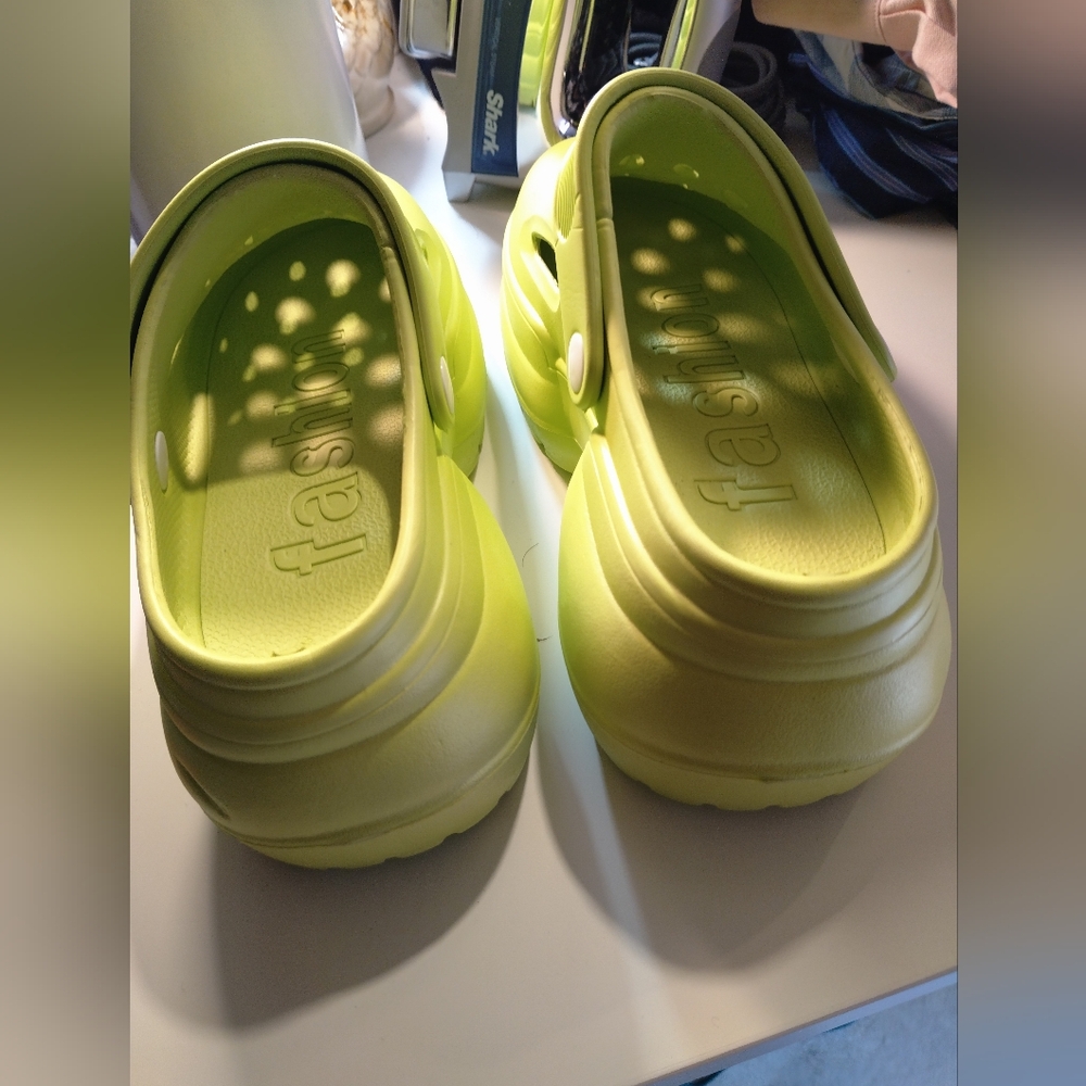 Kids Green Clogs - Picture 3 of 6